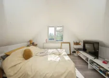 5 bed Detached