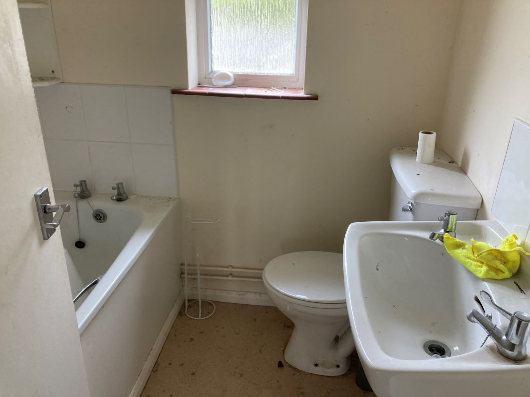 Three Tuns, Gooderstone, King's Lynn, Norfolk, PE33 9BU - Online Auctions