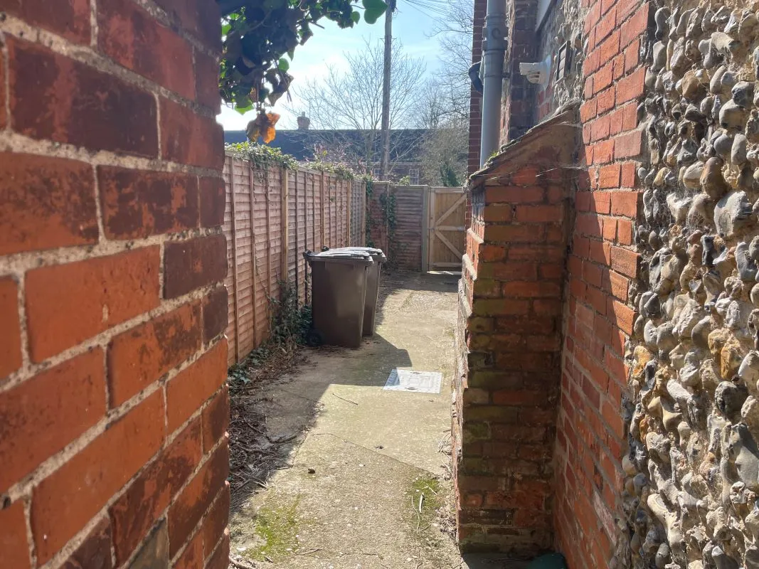 Hospital Road, Bury St. Edmunds, Suffolk, IP33 3JU - Online Auctions