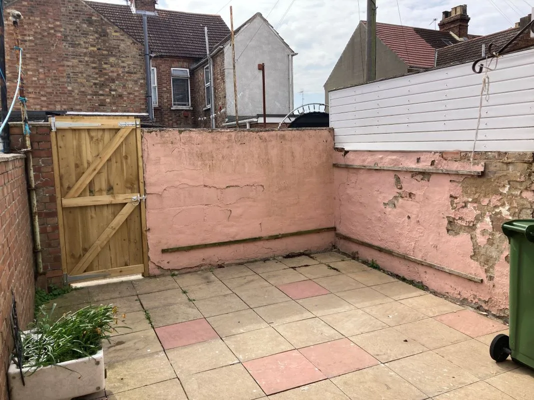 Century Road, Great Yarmouth, Norfolk, NR31 0BS - Online Auctions