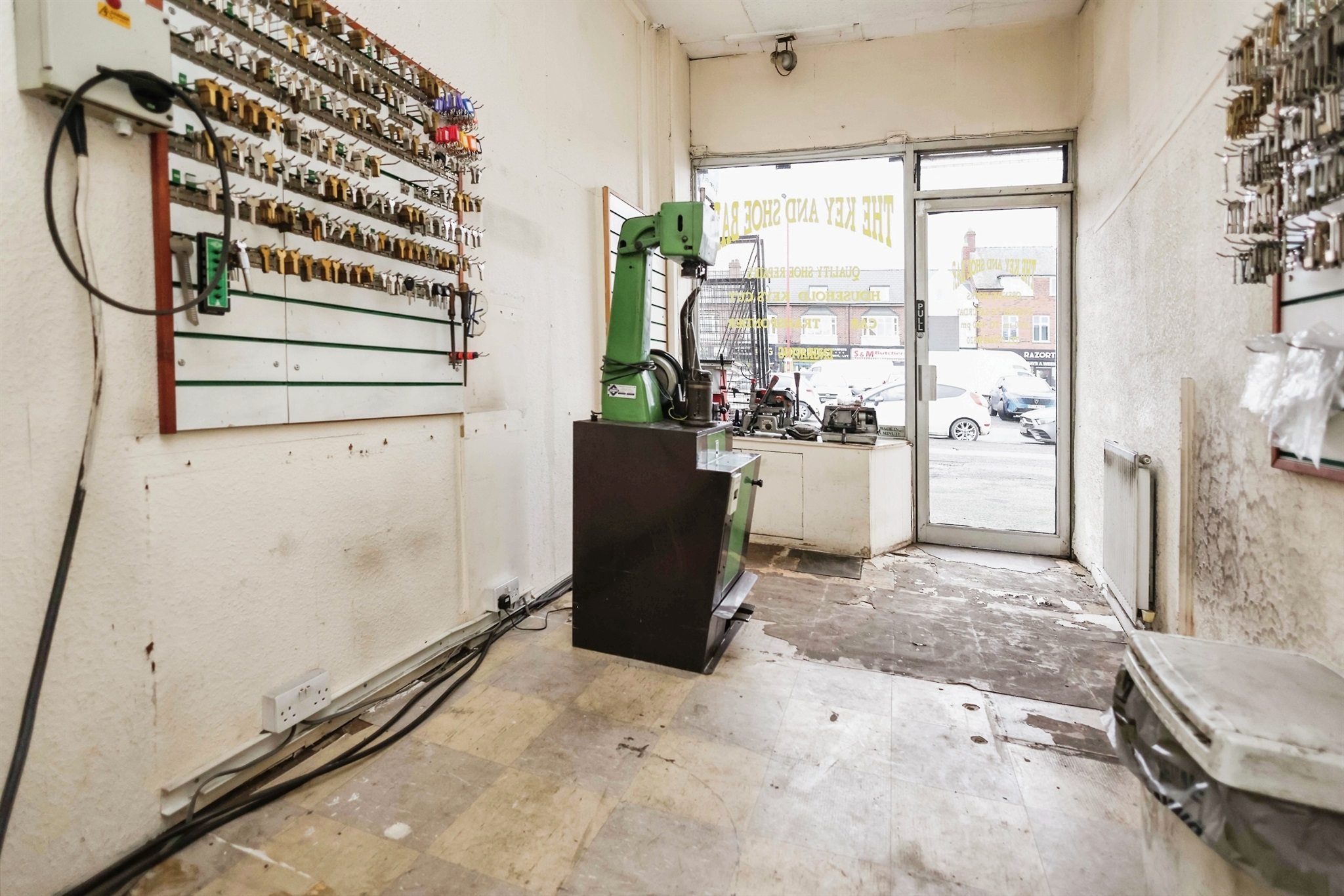 2 bed Hairdresser / Barber Shop