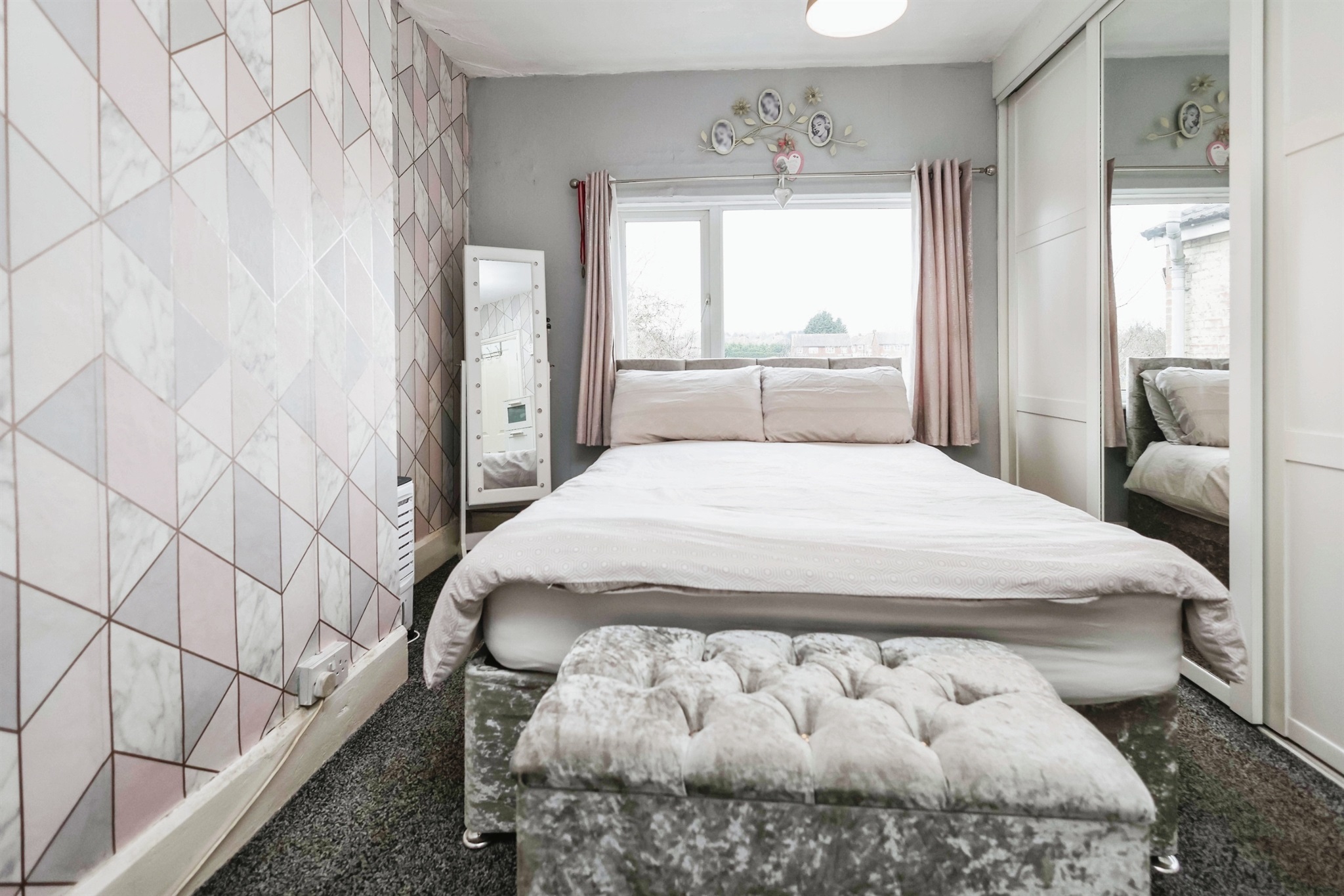 2 bed Hairdresser / Barber Shop