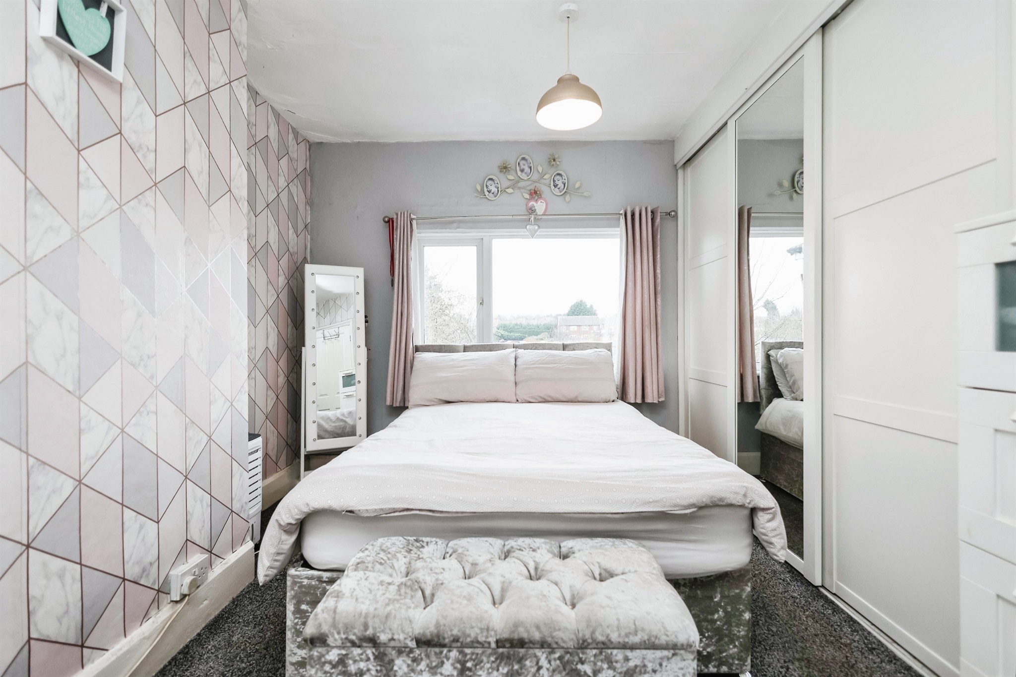 2 bed Hairdresser / Barber Shop