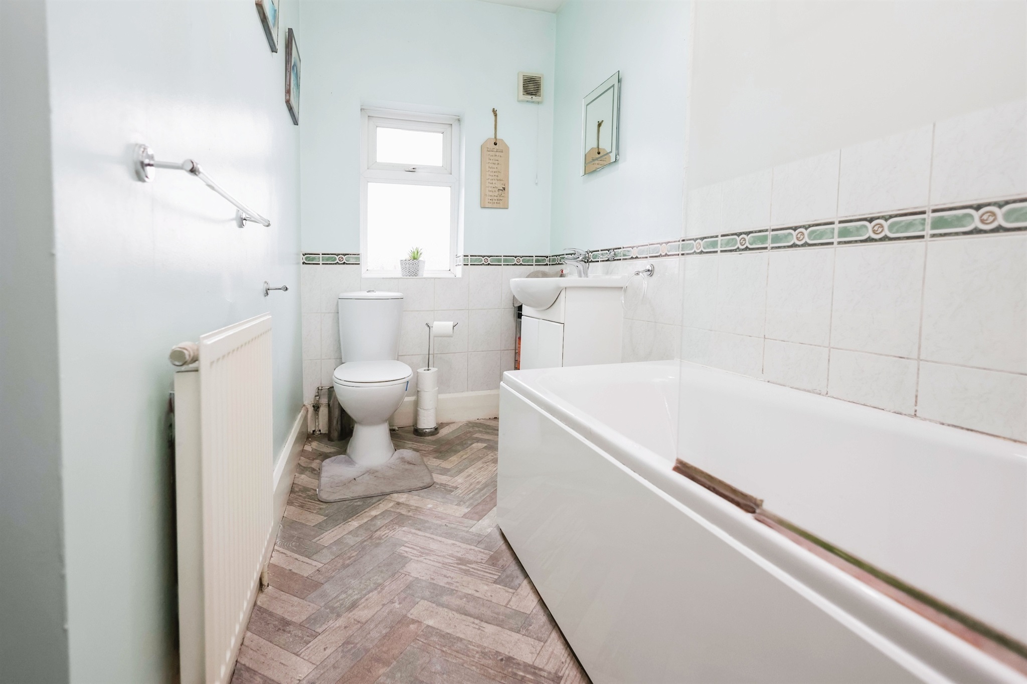 2 bed Hairdresser / Barber Shop