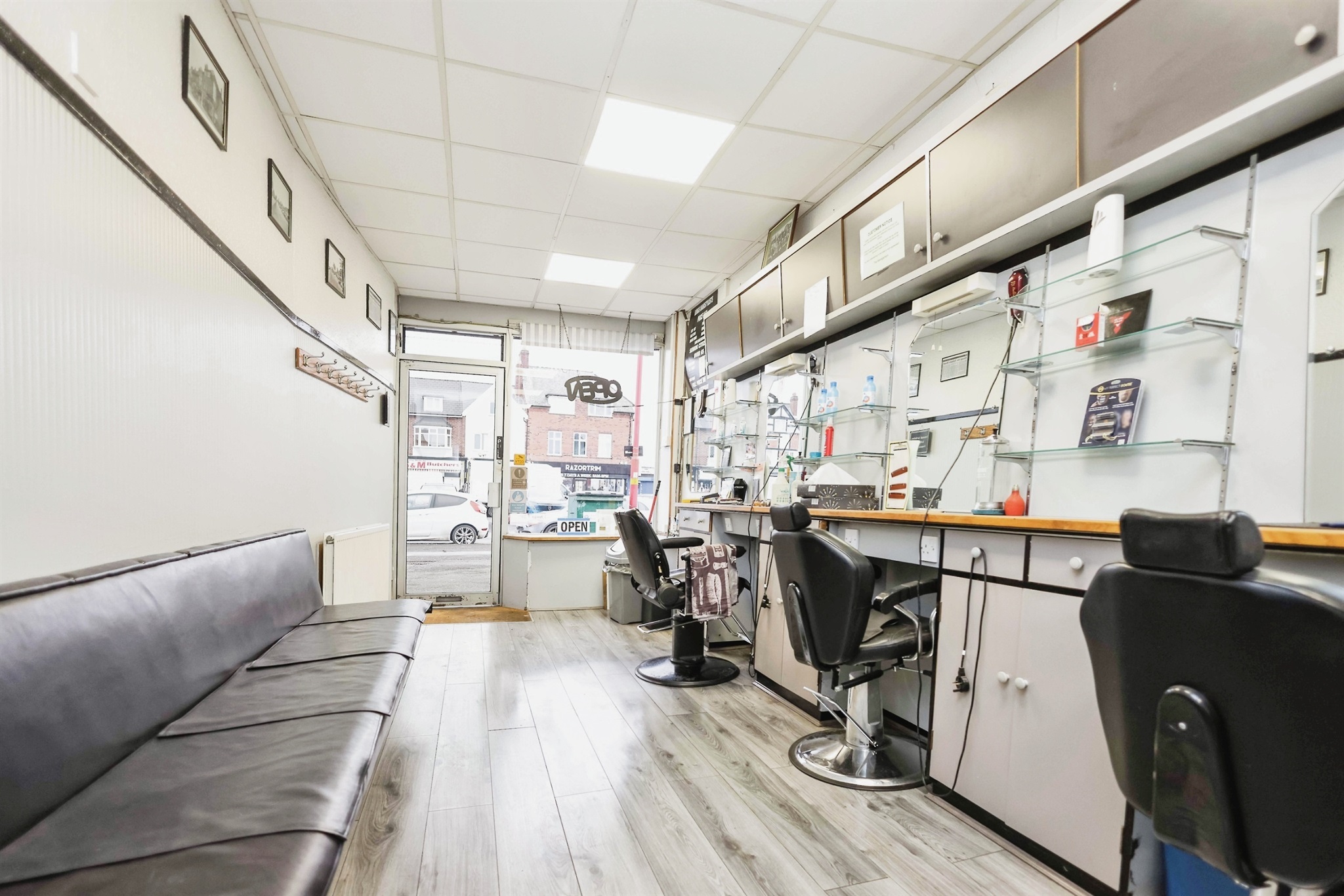 2 bed Hairdresser / Barber Shop