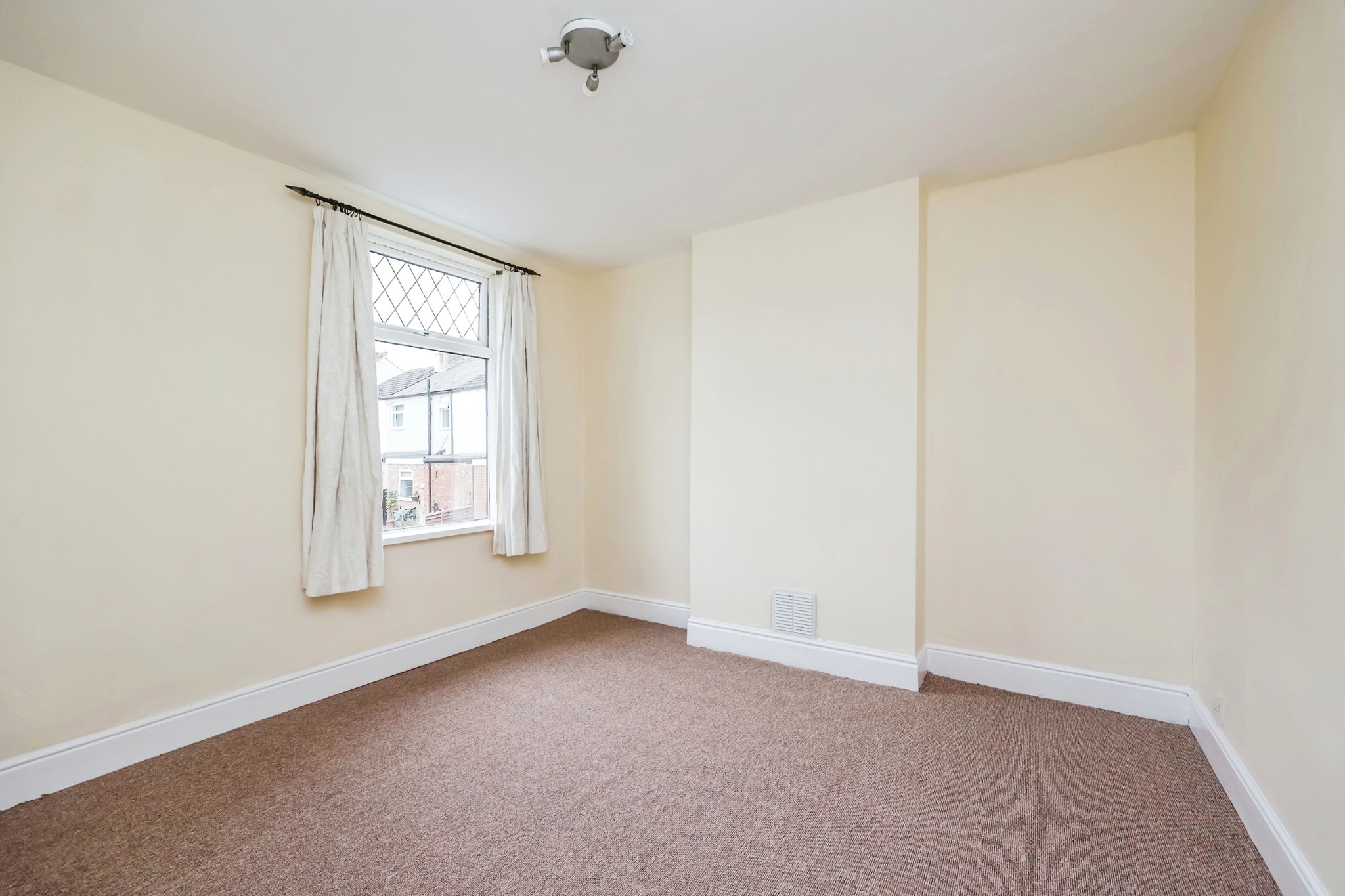 2 bed End of Terrace