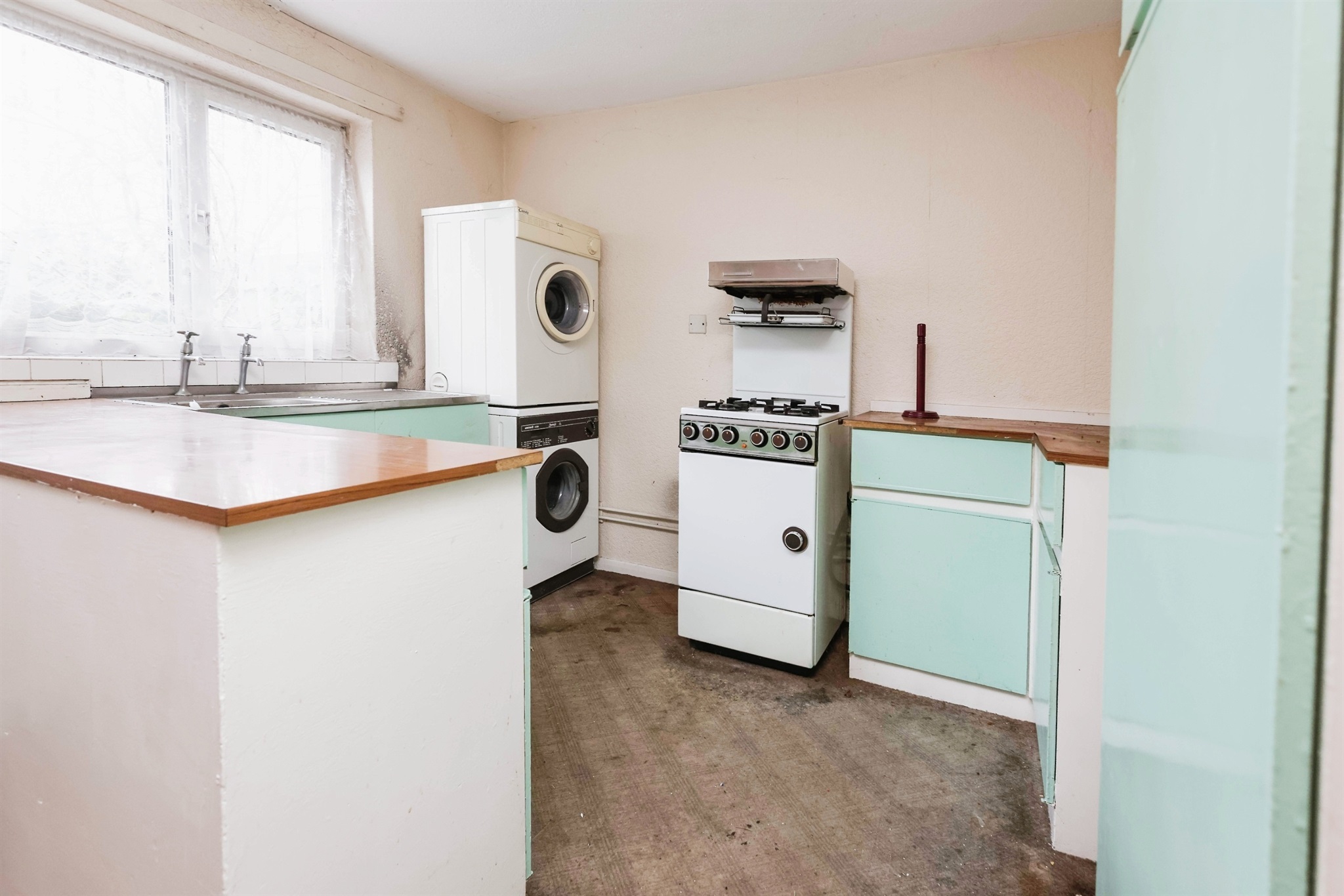 3 bed End of Terrace