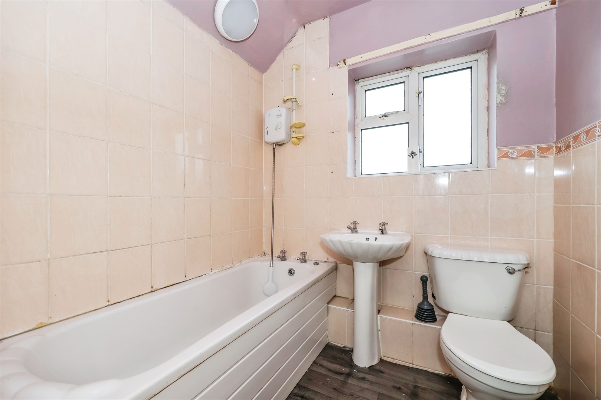 3 bed End of Terrace