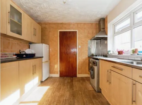5 bed Semi-Detached