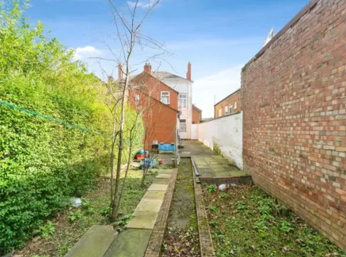 5 bed Semi-Detached