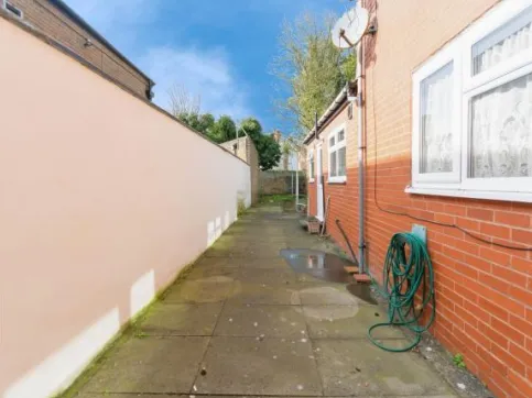 5 bed Semi-Detached
