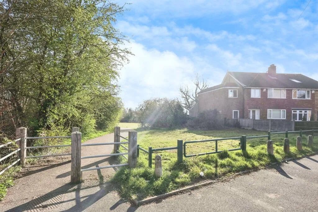 2 bed Maisonette