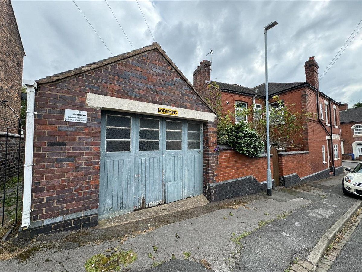 London Road, Newcastle-under-Lyme ST5 7LR