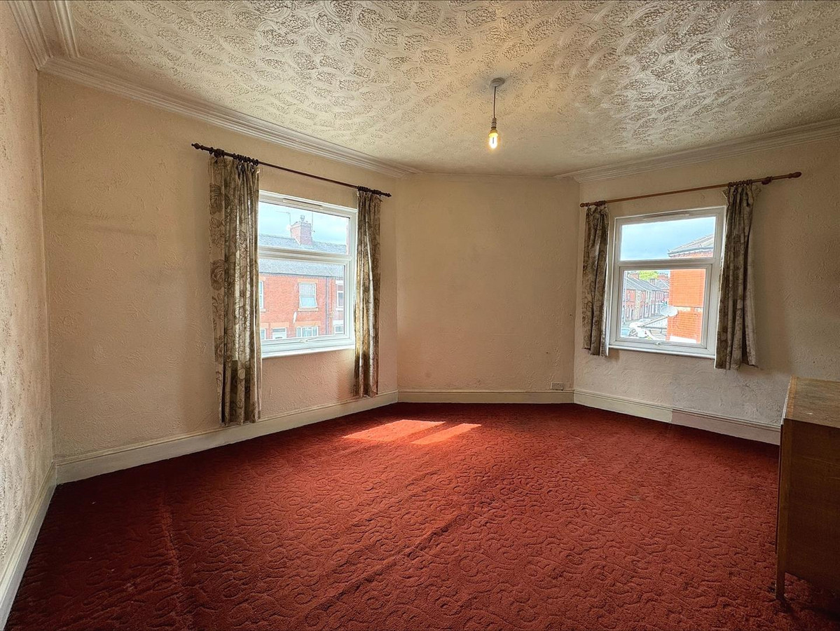 London Road, Newcastle-under-Lyme ST5 7LR