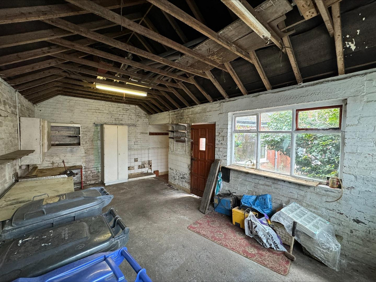 London Road, Newcastle-under-Lyme ST5 7LR