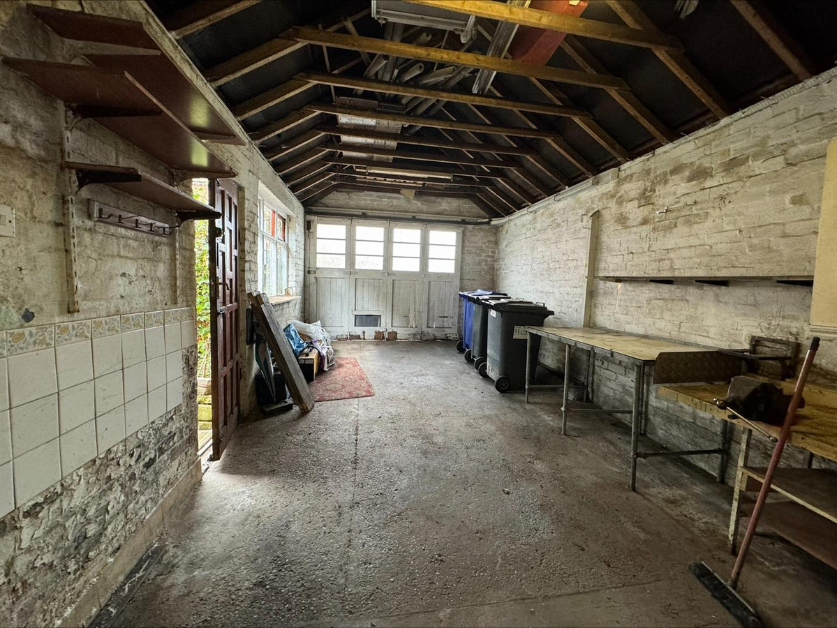 London Road, Newcastle-under-Lyme ST5 7LR