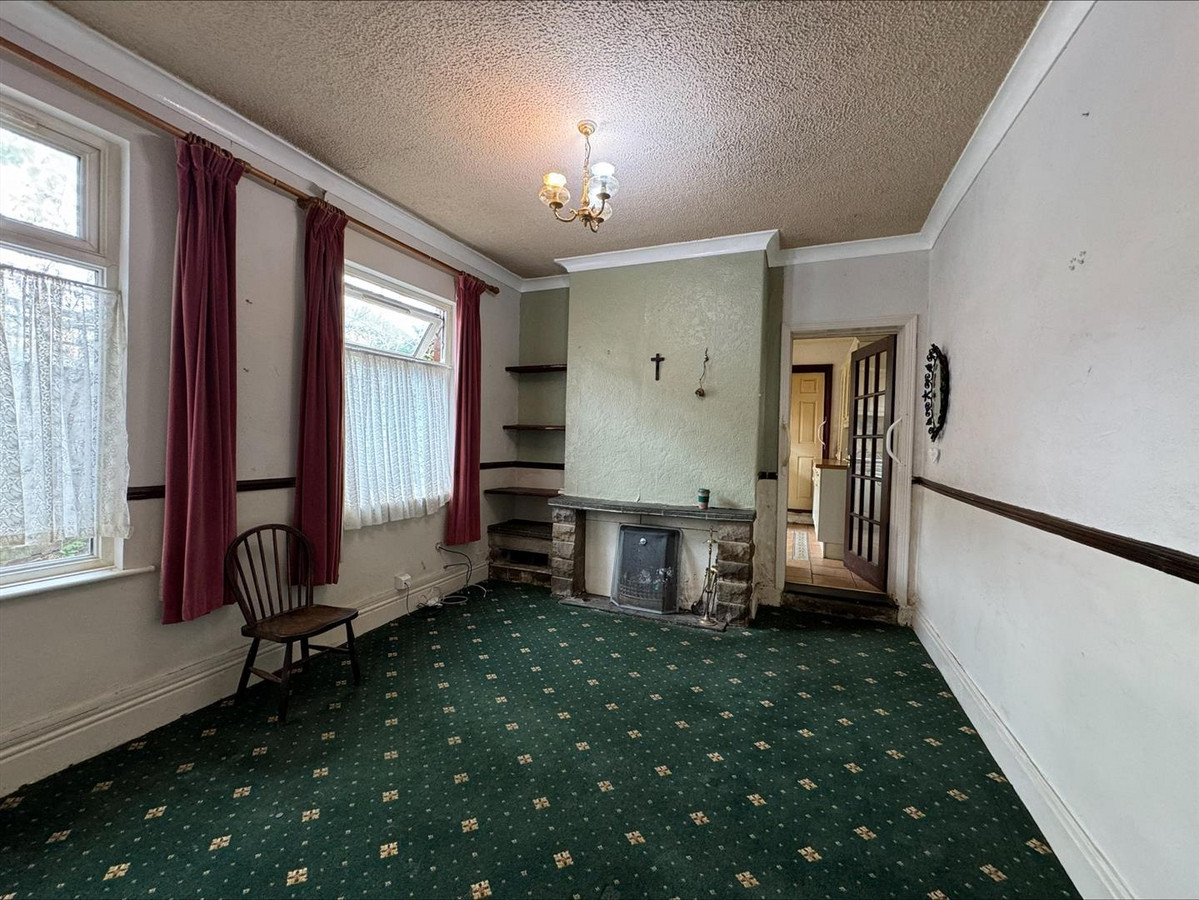 London Road, Newcastle-under-Lyme ST5 7LR
