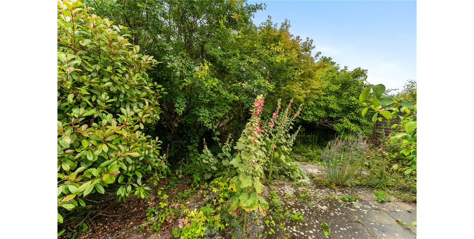 Largely extended and detached bungalow close to Cambridge. 