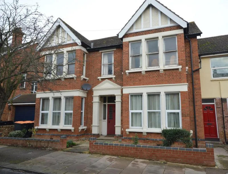 Flat 5, 10 Oaklands Road, Bedford, Bedfordshire, MK40 3AG