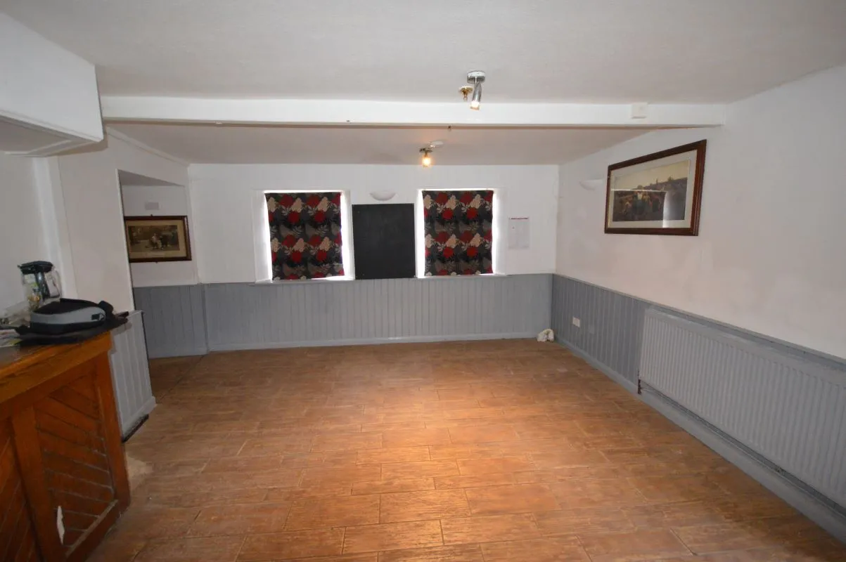 Crown and Pipes Public House, 14 High Street, Fenstanton, Cambridgeshire, PE28 9LQ