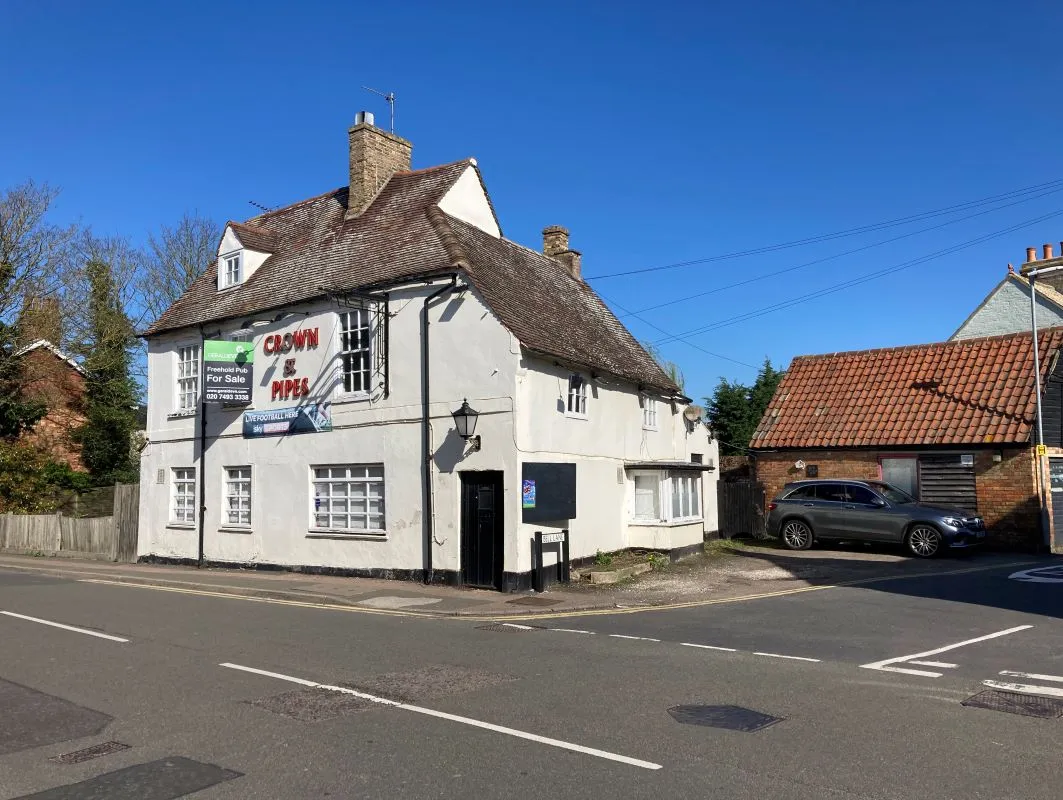 Crown and Pipes Public House, 14 High Street, Fenstanton, Cambridgeshire, PE28 9LQ