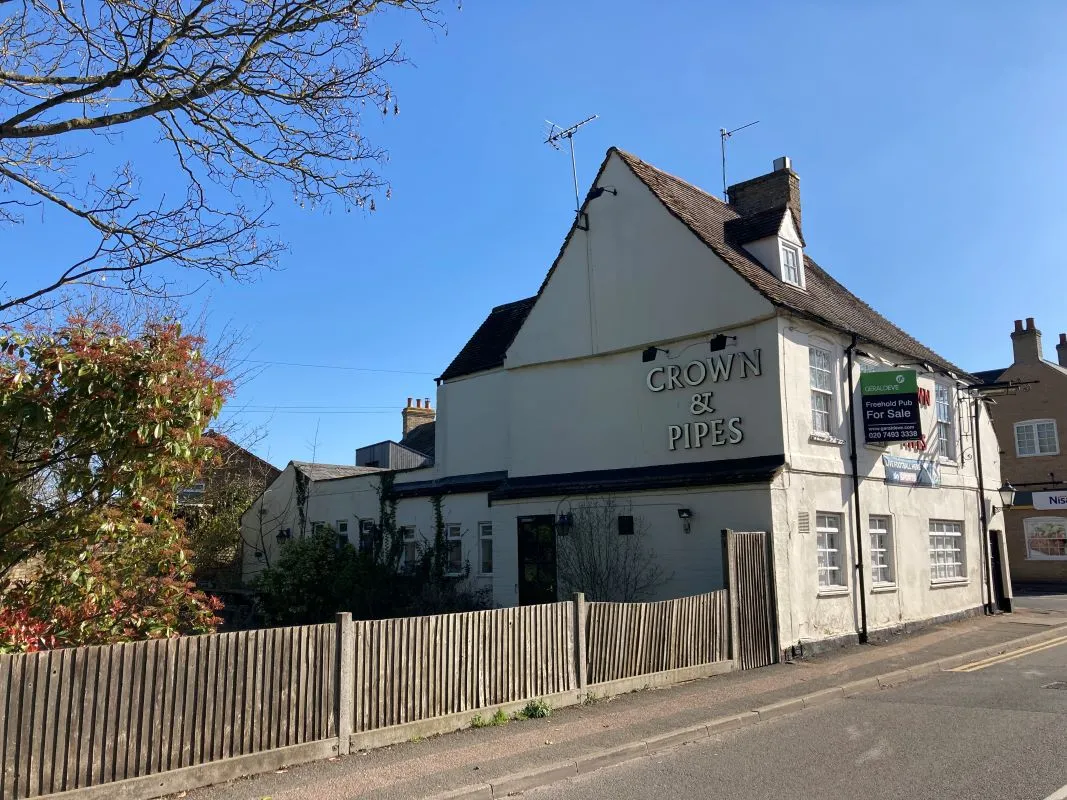 Crown and Pipes Public House, 14 High Street, Fenstanton, Cambridgeshire, PE28 9LQ