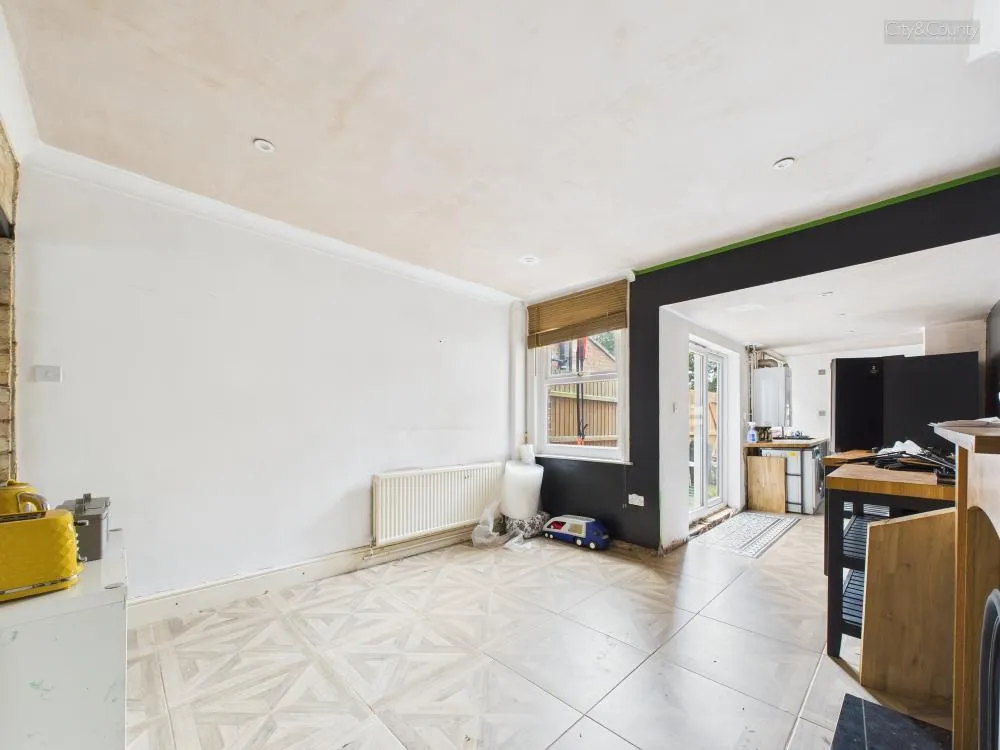 3 bed End of Terrace