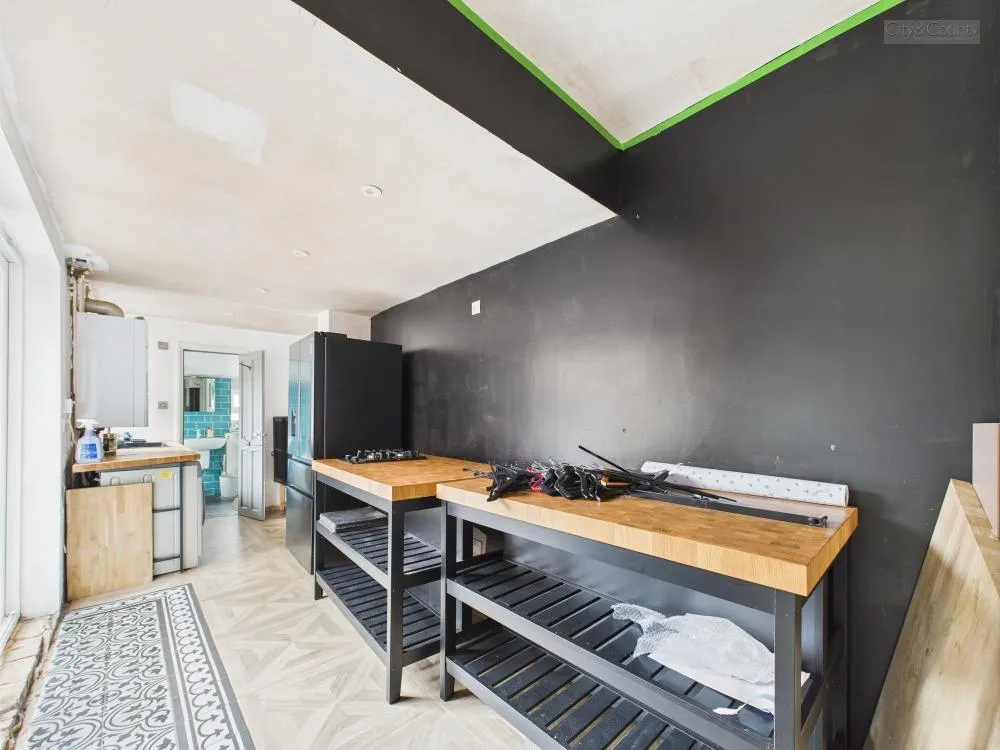 3 bed End of Terrace