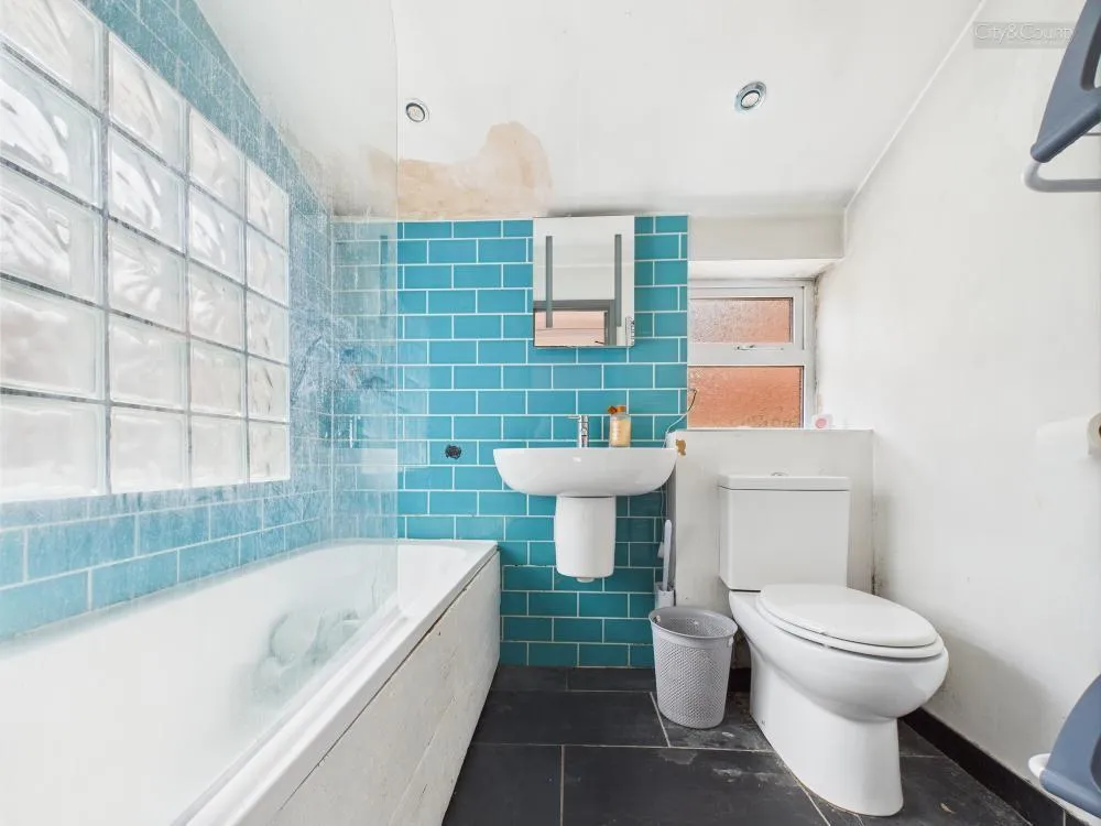 3 bed End of Terrace