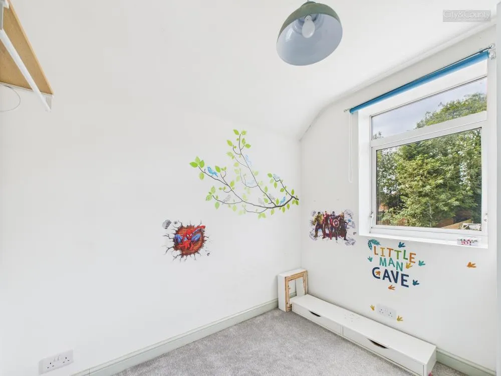 3 bed End of Terrace