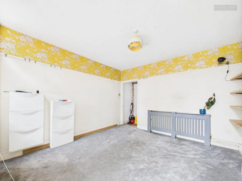 3 bed End of Terrace