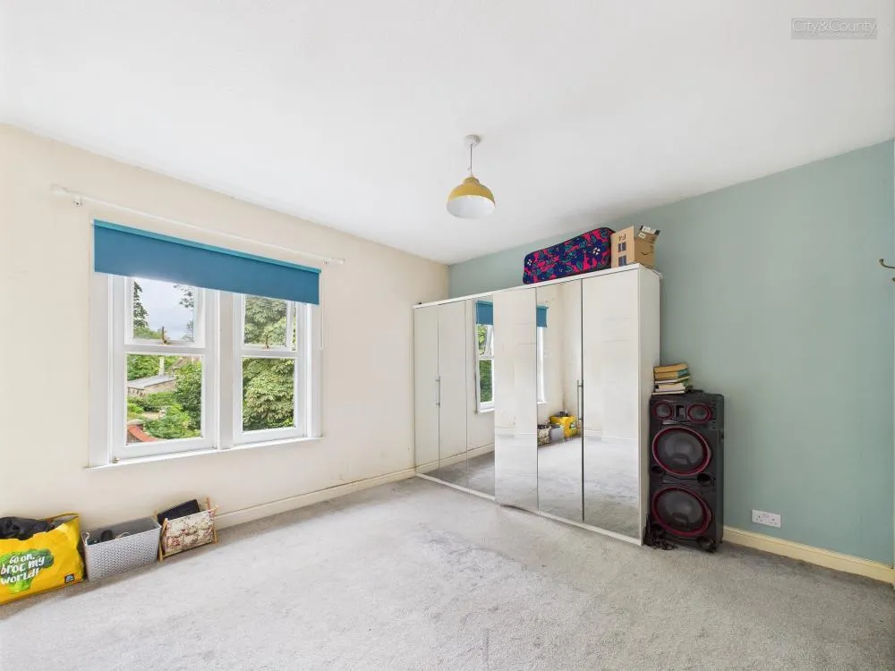 3 bed End of Terrace