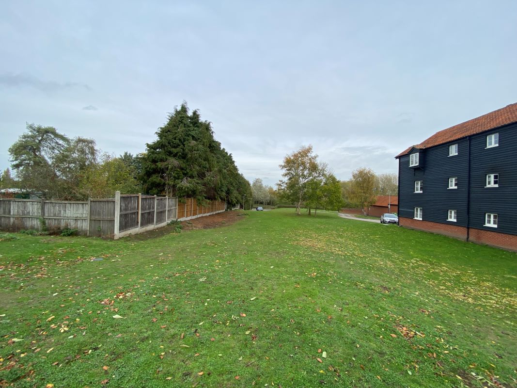 Amenity land adjacent to Kings Meadow Court, Coggeshall Road, Kelvedon, Essex, CO5 9LT - Online Auctions