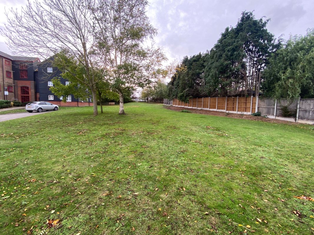 Amenity land adjacent to Kings Meadow Court, Coggeshall Road, Kelvedon, Essex, CO5 9LT - Online Auctions