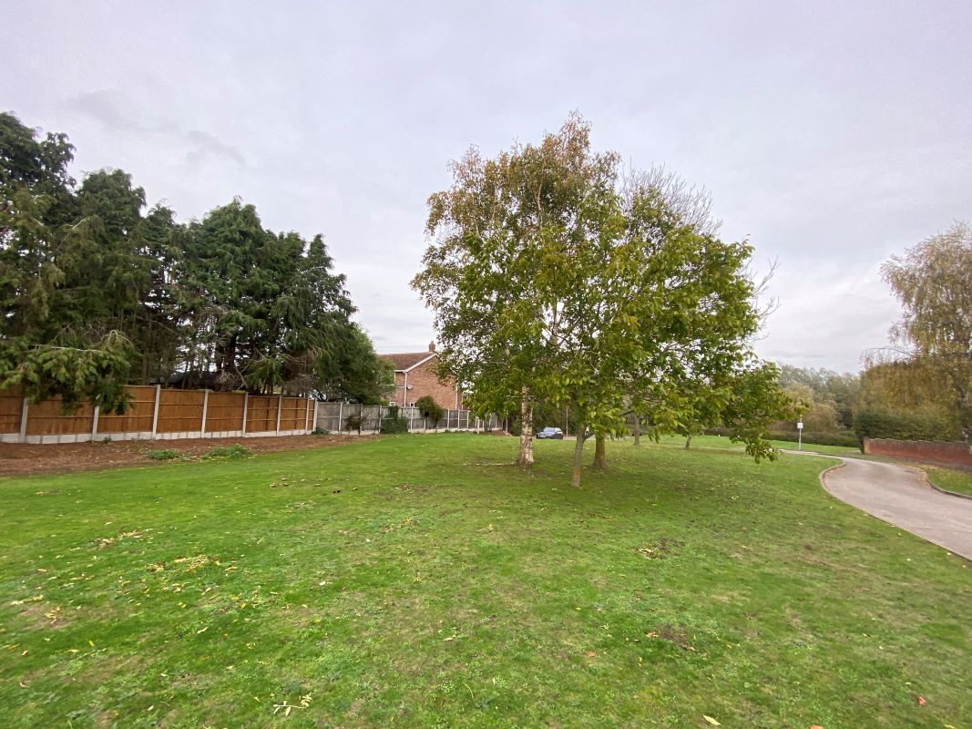 Amenity land adjacent to Kings Meadow Court, Coggeshall Road, Kelvedon, Essex, CO5 9LT - Online Auctions