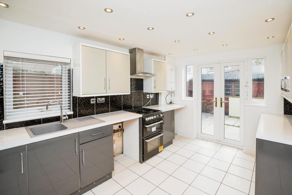 4 bed Terraced