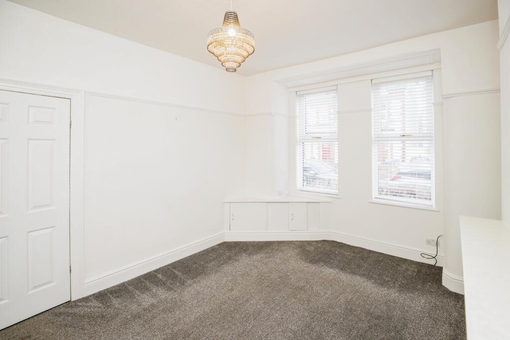 4 bed Terraced