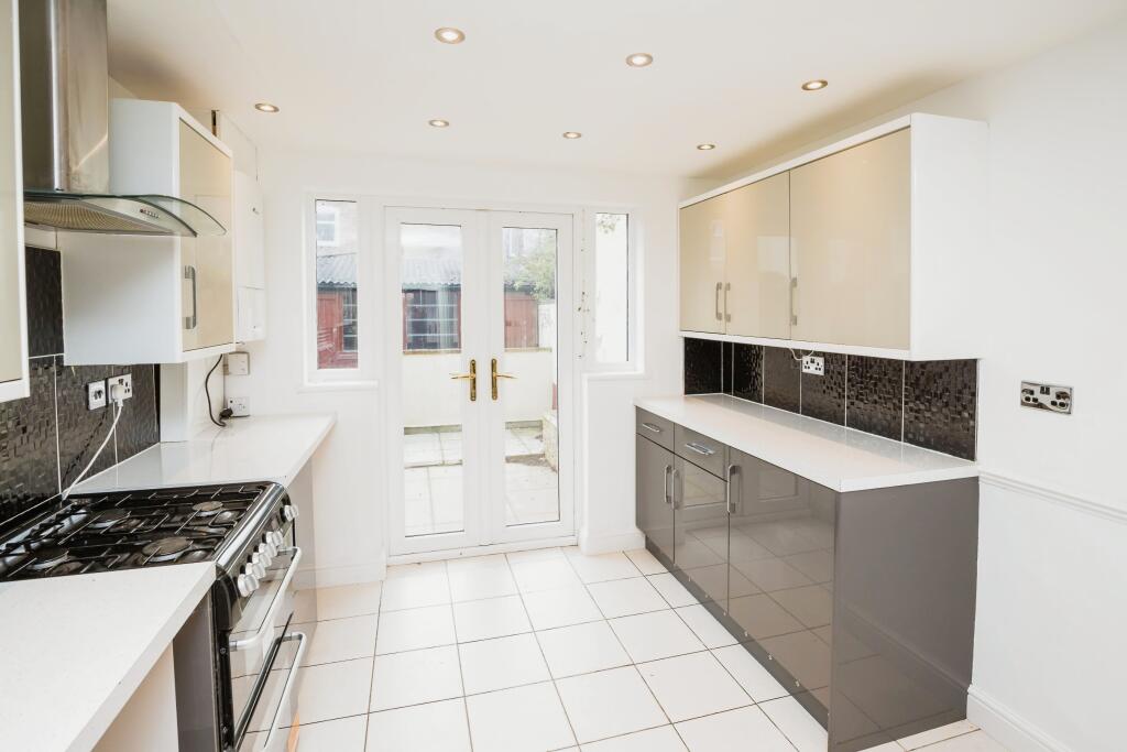 4 bed Terraced