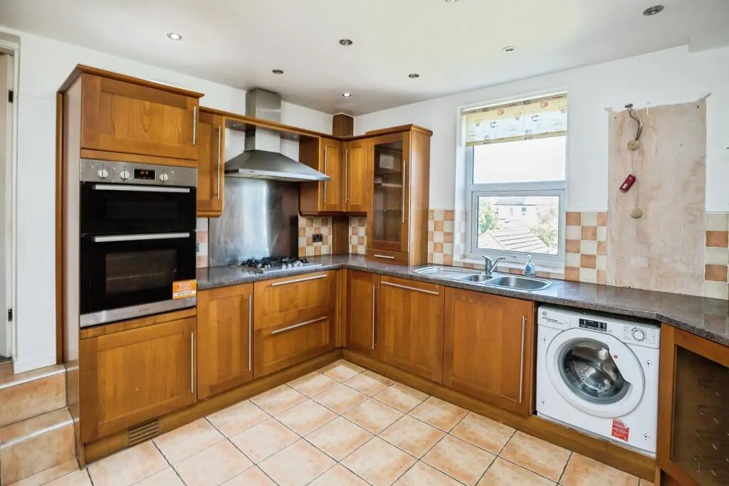 4 bed Maisonette