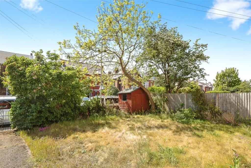 4 bed Maisonette