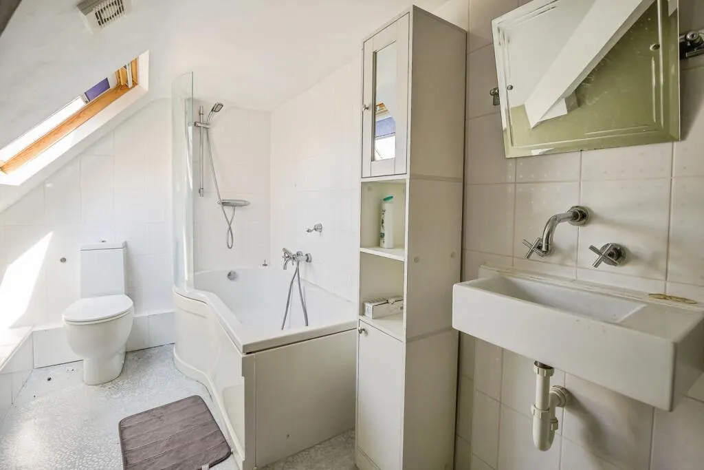 4 bed Maisonette