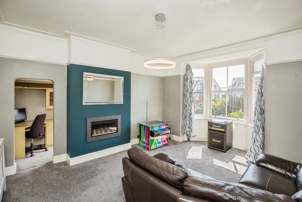 4 bed Maisonette