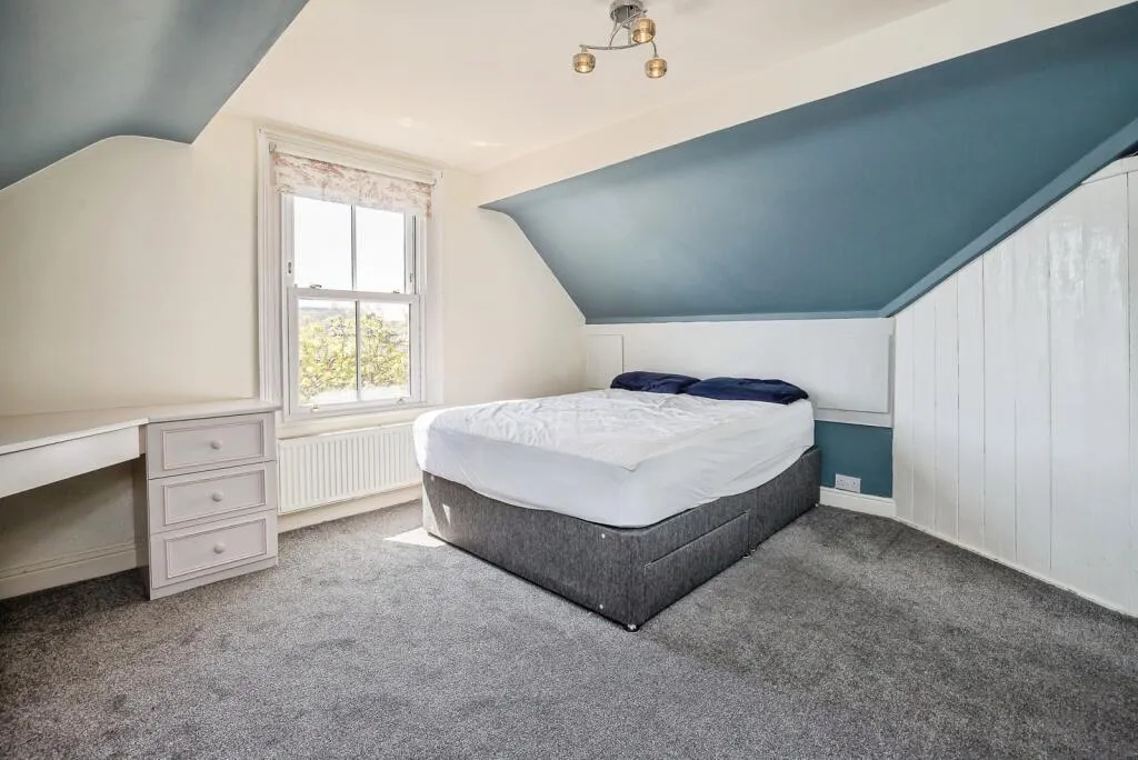 4 bed Maisonette