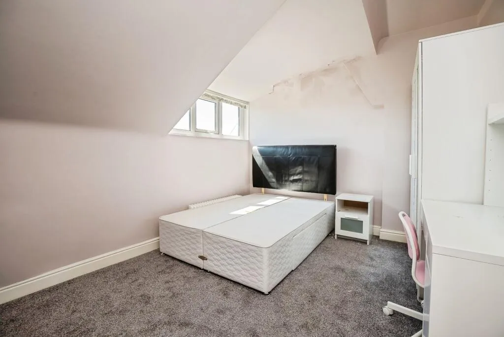 4 bed Maisonette