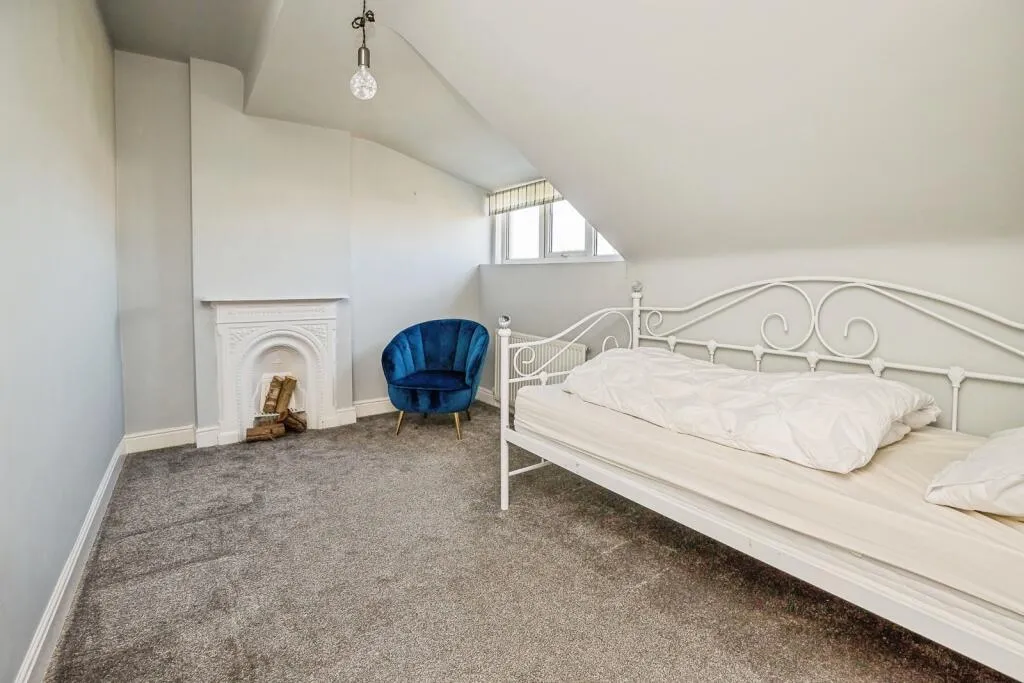 4 bed Maisonette