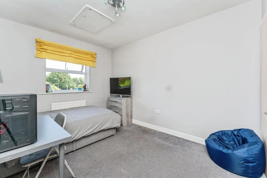 4 bed Semi-Detached