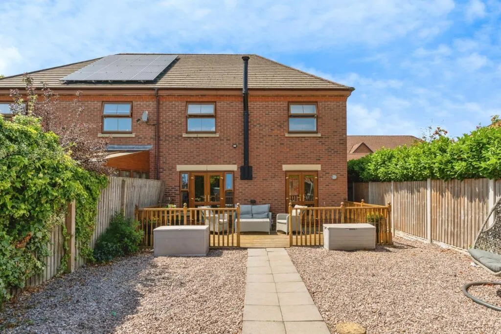 4 bed Semi-Detached