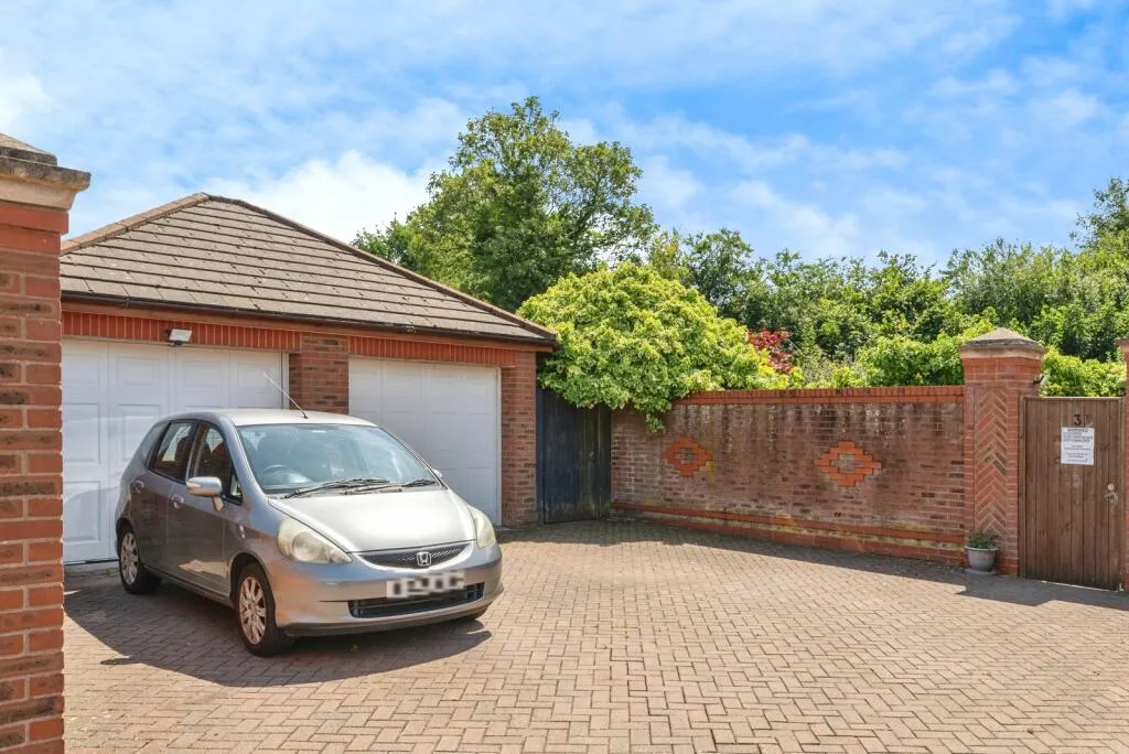 4 bed Semi-Detached