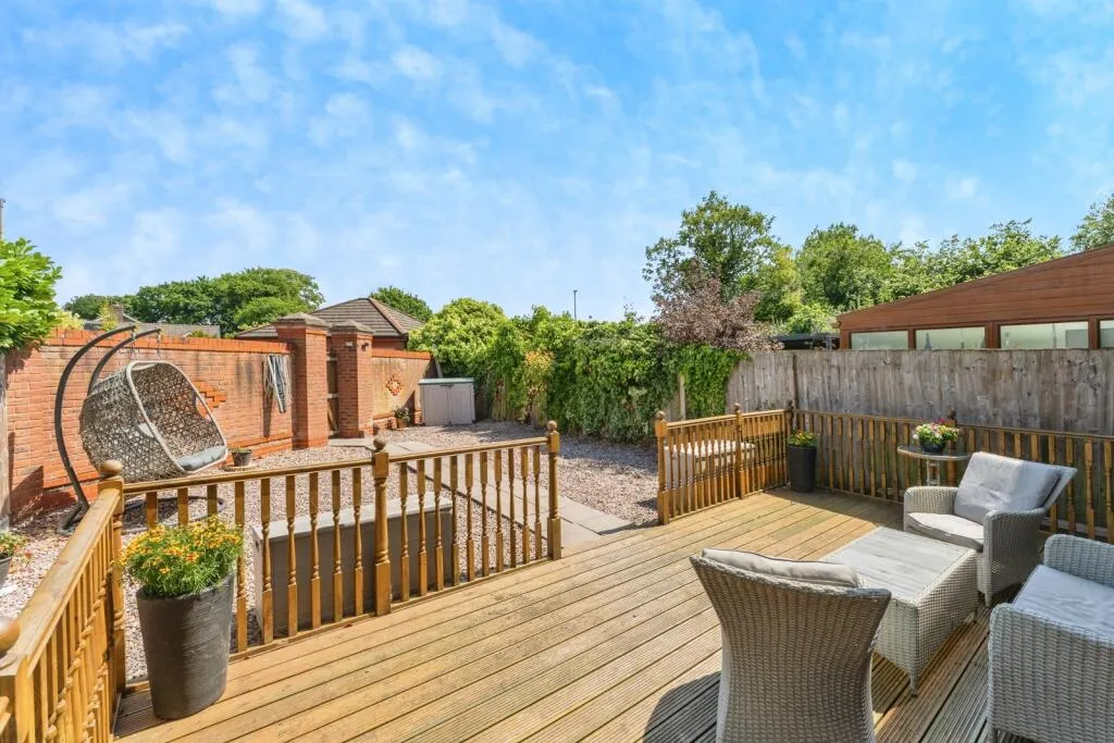 4 bed Semi-Detached