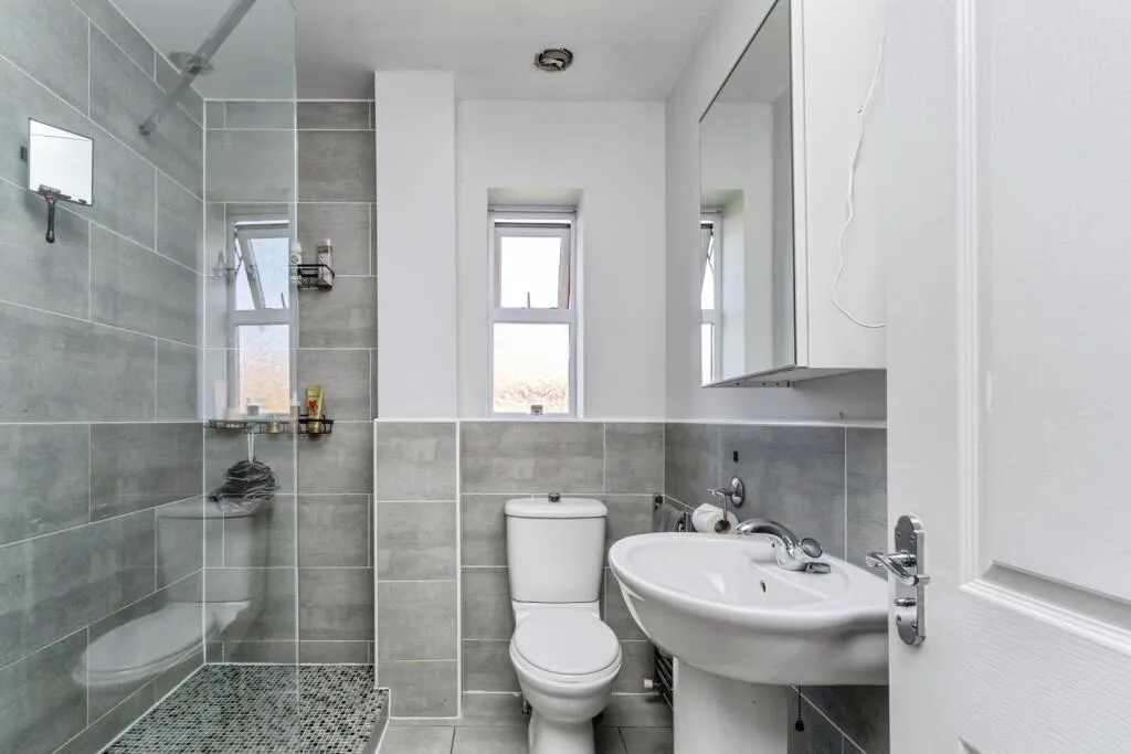 4 bed Semi-Detached